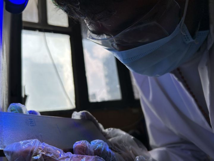 Printin Decor Plate Making Expert analyzing etching depth